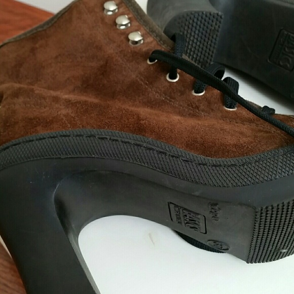 Vintage Basics lace up brown suede boots sneaker. - Picture 6 of 7